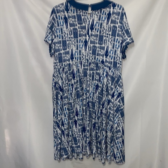 TORRID BBC DR.WHO WO SIZE 2(2X)DRESS BLUE PETER PAN COLLAR SHEER INSET BUTTONS - Picture 11 of 12